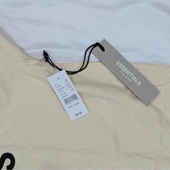BRAND NEW Fear of God Essentials T-Shirt Cream Applique Logo SS20 Pacsun Size M - Picture 3 of 9